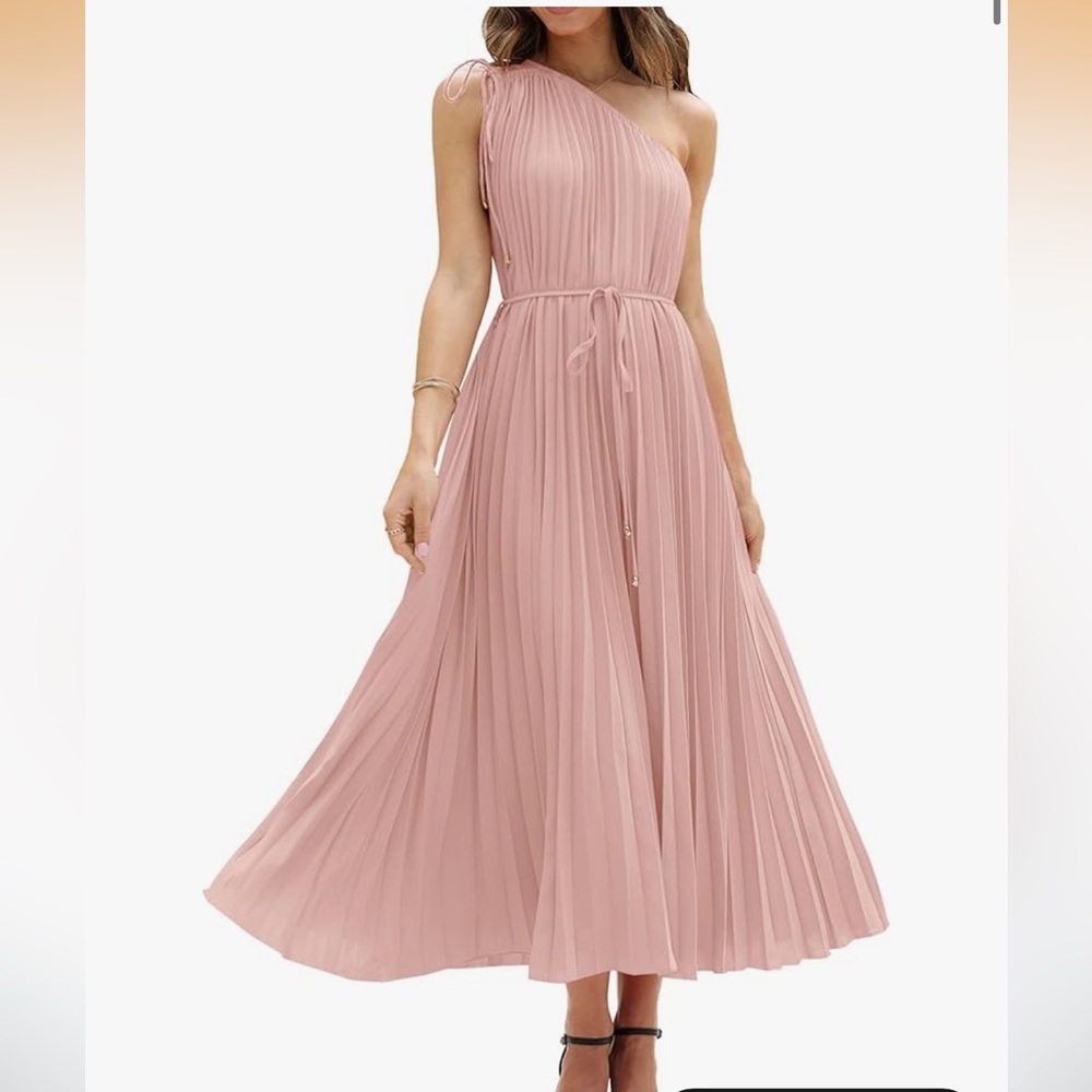Chic Black Pleated One-Shoulder Midi Dress